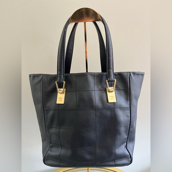 Authentic Chanel Chocolate Bar Tote - Picture 9 of 15